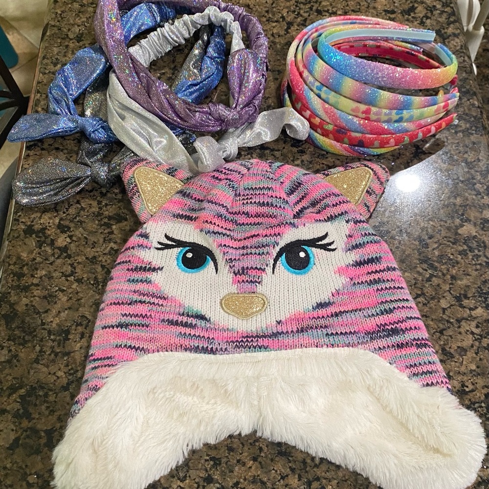 Girls toboggan, head bands, and soft head bands/never worn